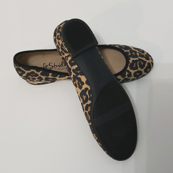 LIFE STRIDE, Leopard Print Slip-On Flat Shoes, Women's Size: 6.5, $29 - Picture 4 of 8